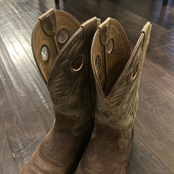 Ariat Heritage Roughstock Western Boot - Gently Worn - Like New - Picture 5 of 8